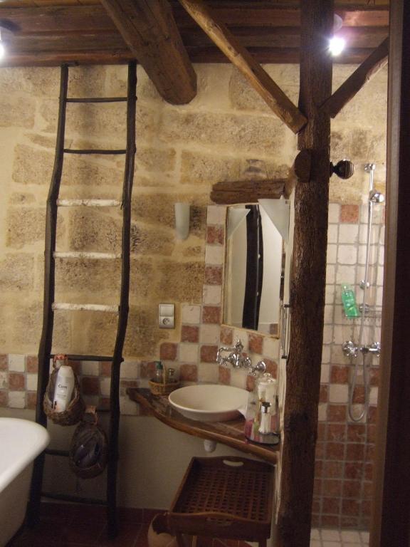 Bize De La Tour Bed & Breakfast Saint-Bonnet-du-Gard Room photo