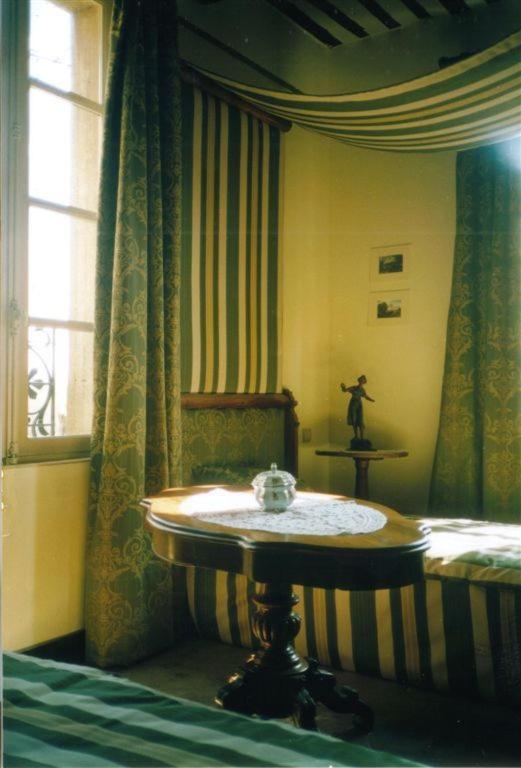Bize De La Tour Bed & Breakfast Saint-Bonnet-du-Gard Room photo