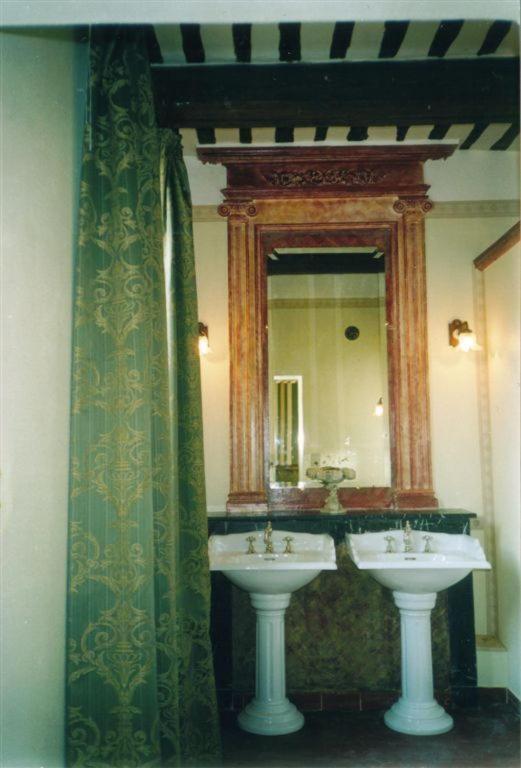 Bize De La Tour Bed & Breakfast Saint-Bonnet-du-Gard Room photo